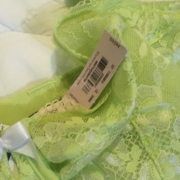 Victoria’s Secret Lime green bra - Picture 3 of 5